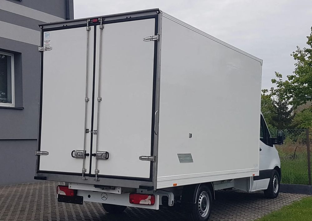 Mercedes-Benz Sprinter KONTENER 8EP 4,12x2,15x2,30 KLIMA 314 CDI MANUAL KRAJOWY AC - Fourgon grand volume: photos 4 Mercedes-Benz Sprinter KONTENER 8EP 4,12x2,15x2,30 KLIMA 314 CDI MANUAL KRAJOWY AC - Fourgon grand volume: photos 4