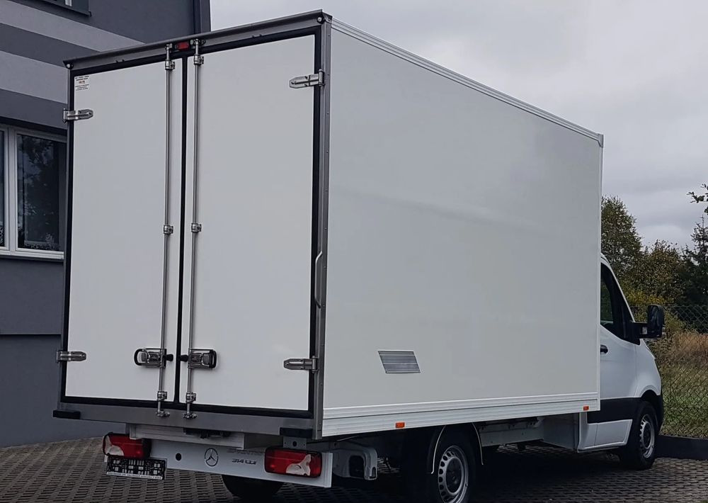 Mercedes-Benz Sprinter KONTENER 8EP 4,13x2,17x2,30 KLIMA 314 CDI MANUAL KRAJOWY - Fourgon grand volume: photos 4 Mercedes-Benz Sprinter KONTENER 8EP 4,13x2,17x2,30 KLIMA 314 CDI MANUAL KRAJOWY - Fourgon grand volume: photos 4