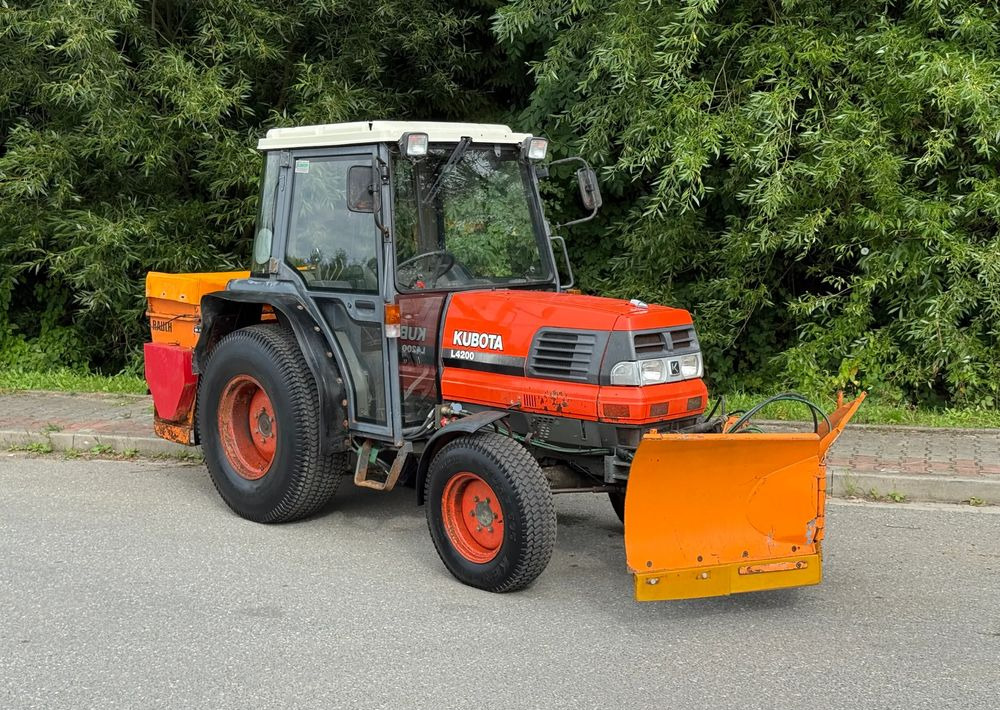 Kubota * Traktor KUBOTA L4200 * 4x4 * Pług Piaskarka * Wałek Przód Tył * Sprowadzony* Zimowe Utrzymanie - Tracteur agricole: photos 2 Kubota * Traktor KUBOTA L4200 * 4x4 * Pług Piaskarka * Wałek Przód Tył * Sprowadzony* Zimowe Utrzymanie - Tracteur agricole: photos 2