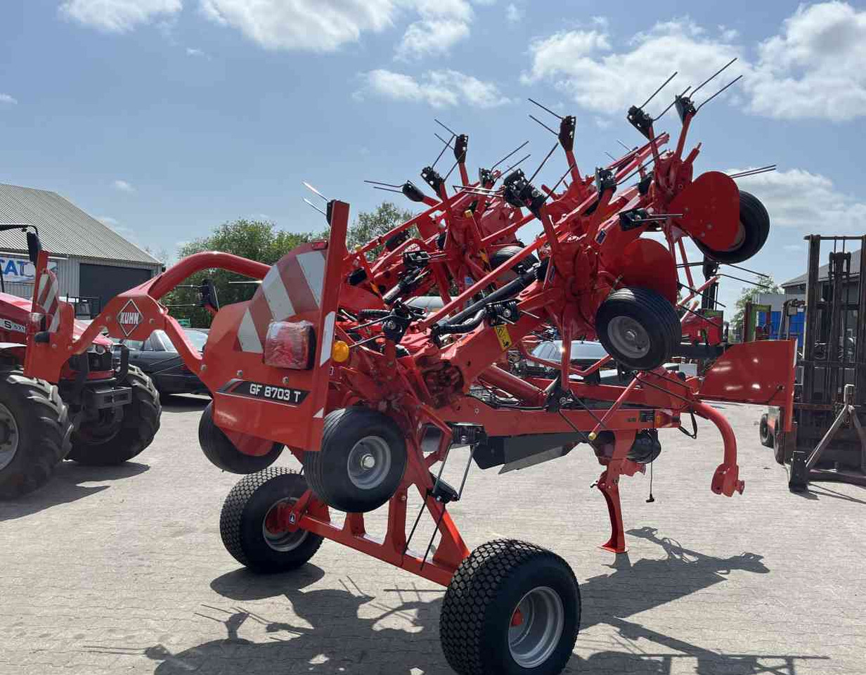 Kuhn GF8703T Schudder Tedder Kreiselheuer weidebouwmachines - Faneuse: photos 5 Kuhn GF8703T Schudder Tedder Kreiselheuer weidebouwmachines - Faneuse: photos 5