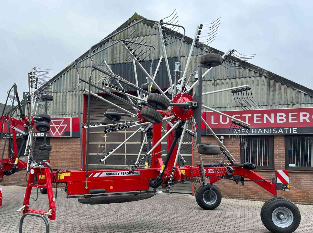Massey Ferguson RK 802 TRC weidebouwmachines Fella Hark Rake Zwiller - Faneuse: photos 3 Massey Ferguson RK 802 TRC weidebouwmachines Fella Hark Rake Zwiller - Faneuse: photos 3