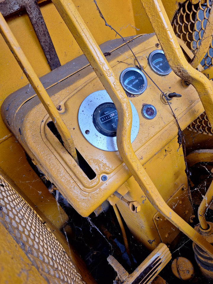 Massey Ferguson MF200 - Chargeuse sur chenilles: photos 2 Massey Ferguson MF200 - Chargeuse sur chenilles: photos 2