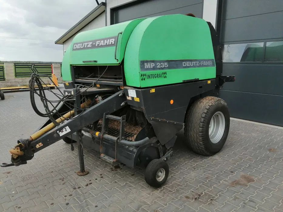 Deutz fahr MP235 - Presse à balles rondes: photos 1 Deutz fahr MP235 - Presse à balles rondes: photos 1