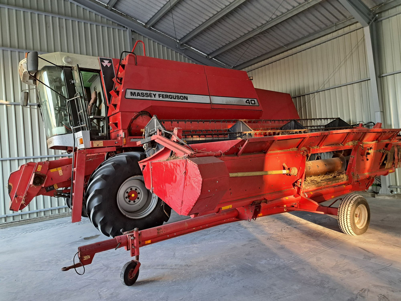 Kombajn Massey Ferguson 40 M-F 38 - Moissonneuse-batteuse: photos 1 Kombajn Massey Ferguson 40 M-F 38 - Moissonneuse-batteuse: photos 1