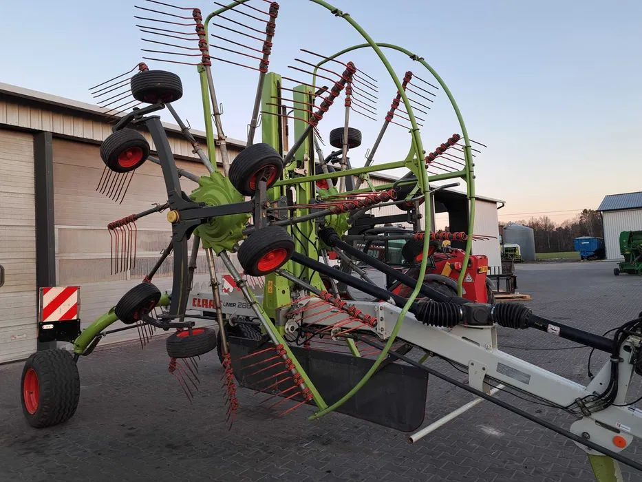 Zgrabiarka Claas liner 2800 - Faneuse: photos 2 Zgrabiarka Claas liner 2800 - Faneuse: photos 2