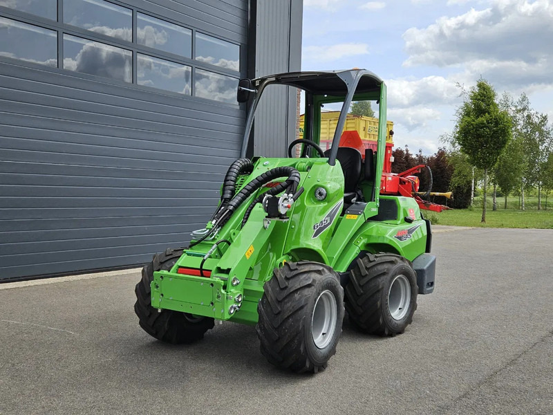 Chargeuse compacte sur chenilles Avant 645i Rental mini-shovel: photos 10 Chargeuse compacte sur chenilles Avant 645i Rental mini-shovel: photos 10