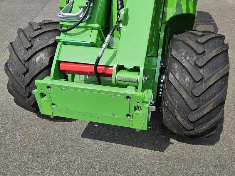 Chargeuse compacte sur chenilles Avant 645i Rental mini-shovel: photos 18 Chargeuse compacte sur chenilles Avant 645i Rental mini-shovel: photos 18