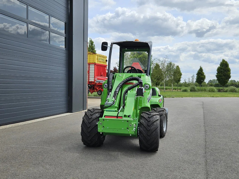 Chargeuse compacte sur chenilles Avant 645i Rental mini-shovel: photos 11 Chargeuse compacte sur chenilles Avant 645i Rental mini-shovel: photos 11