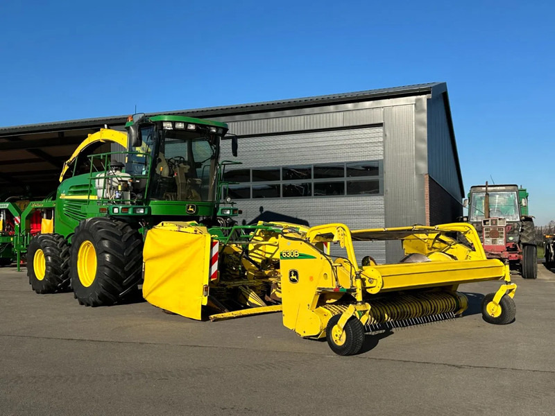 John Deere 7300 - Ensileuse: photos 1 John Deere 7300 - Ensileuse: photos 1