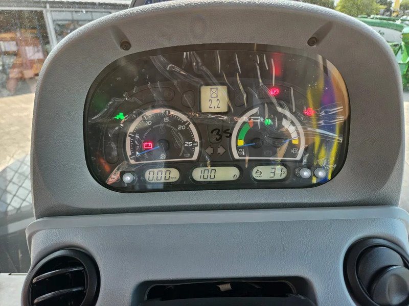 Tracteur agricole New Holland T7.210 Range command 50 km/h: photos 19 Tracteur agricole New Holland T7.210 Range command 50 km/h: photos 19