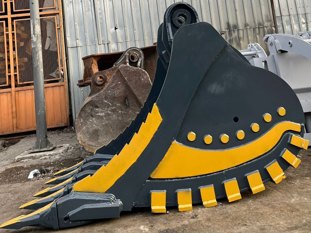 Doosan DX225 - Godet pour pelle pour Pelle: photos 1 Doosan DX225 - Godet pour pelle pour Pelle: photos 1