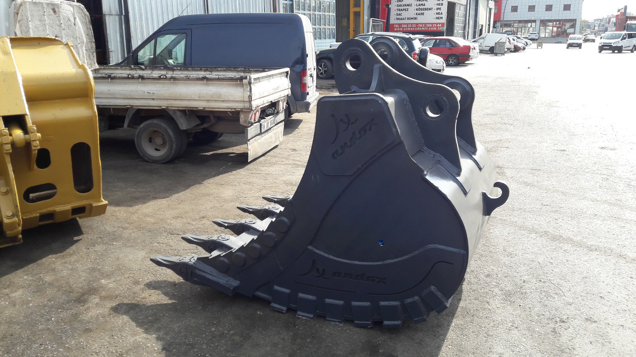 KOMATSU - Godet pour pelle pour Engins de chantier: photos 4 KOMATSU - Godet pour pelle pour Engins de chantier: photos 4