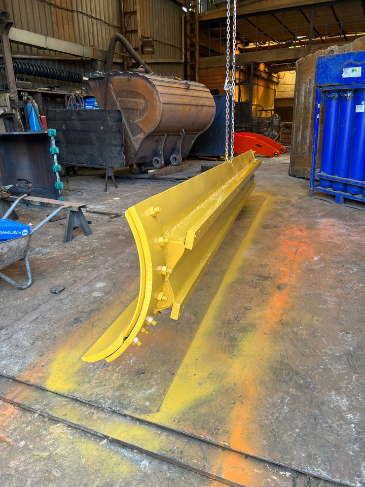 - Lame pour Véhicule de voirie/ Spécial: photos 3 - Lame pour Véhicule de voirie/ Spécial: photos 3