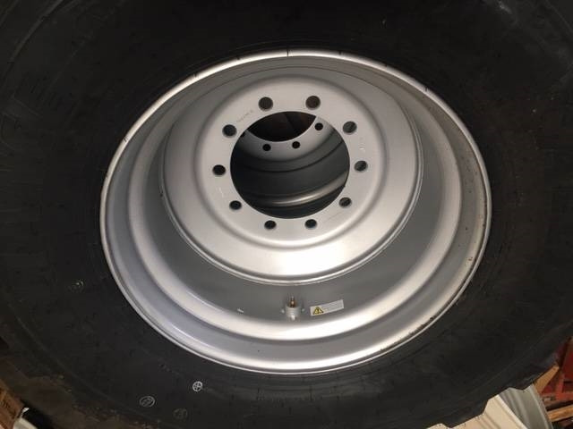 BKT 650/55 R26.5 BKT FL 630 op velg - Pneus et jantes pour Machine agricole: photos 3 BKT 650/55 R26.5 BKT FL 630 op velg - Pneus et jantes pour Machine agricole: photos 3