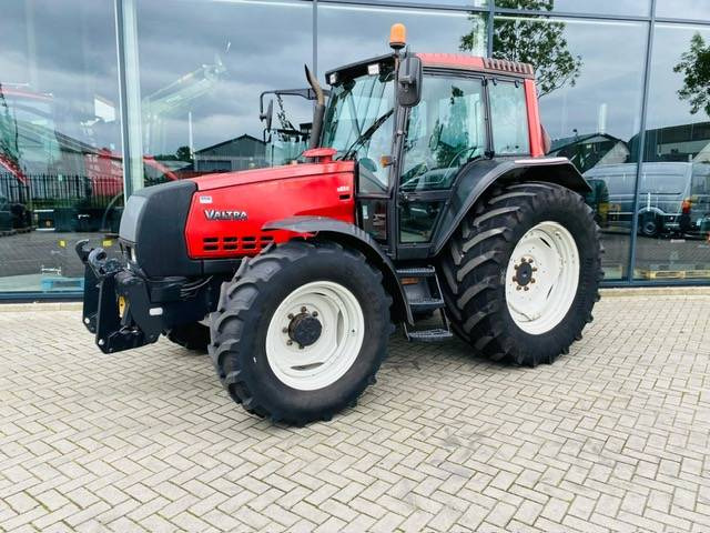 Valtra 6850 Hitech Fronthef+PTO, Airco - Tracteur agricole: photos 1 Valtra 6850 Hitech Fronthef+PTO, Airco - Tracteur agricole: photos 1