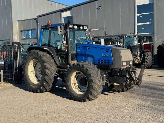 Valtra 8550 Hitech! - Tracteur agricole: photos 2 Valtra 8550 Hitech! - Tracteur agricole: photos 2