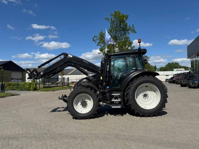 Valtra G125 Ecopower Active, 115 uur!! FH+PTO+Voorlader - Tracteur agricole: photos 5 Valtra G125 Ecopower Active, 115 uur!! FH+PTO+Voorlader - Tracteur agricole: photos 5