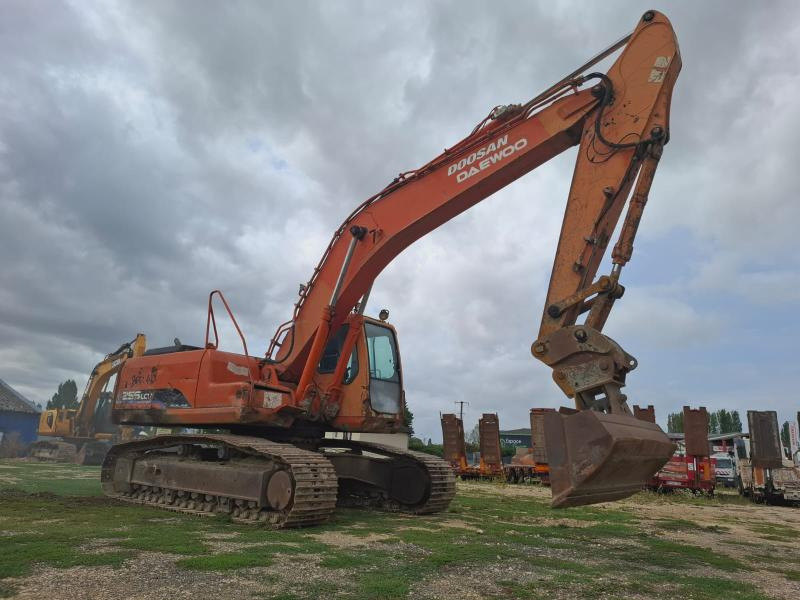 Doosan SOLAR 255LC-V - Pelle sur chenille: photos 2 Doosan SOLAR 255LC-V - Pelle sur chenille: photos 2