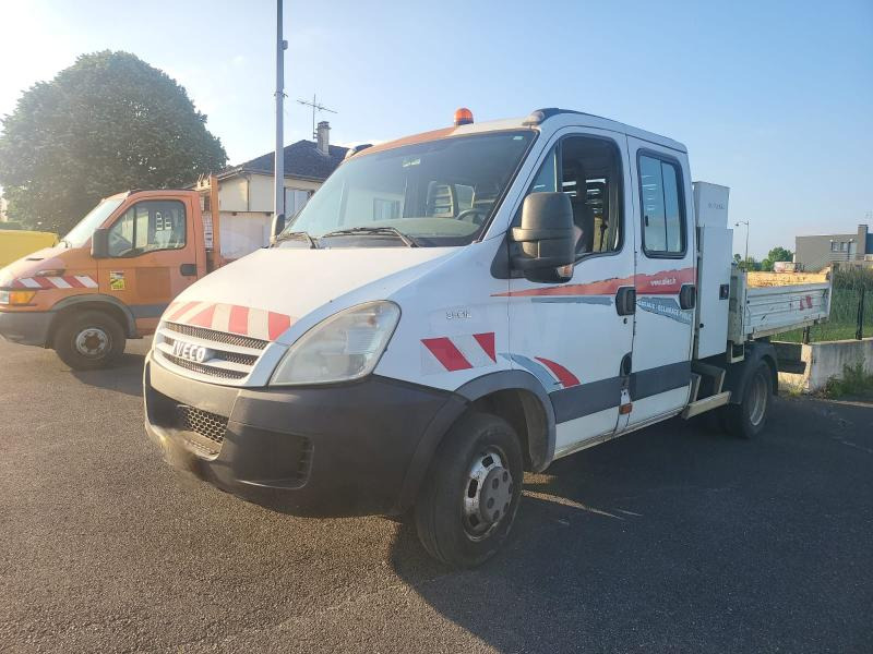 Iveco 35C12 - Utilitaire benne: photos 4 Iveco 35C12 - Utilitaire benne: photos 4