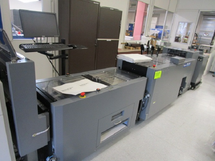 BOOKLET MAKER DUPLO 5000 - Machine d'impression: photos 2 BOOKLET MAKER DUPLO 5000 - Machine d'impression: photos 2