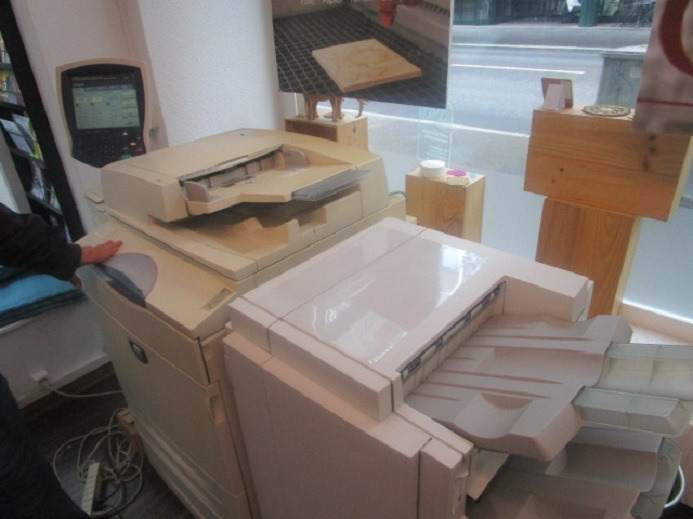 XEROX DC250 (Drucken, Kopieren, Scannen) mit Broschürenfinischer - Machine d'impression numérique: photos 2 XEROX DC250 (Drucken, Kopieren, Scannen) mit Broschürenfinischer - Machine d'impression numérique: photos 2
