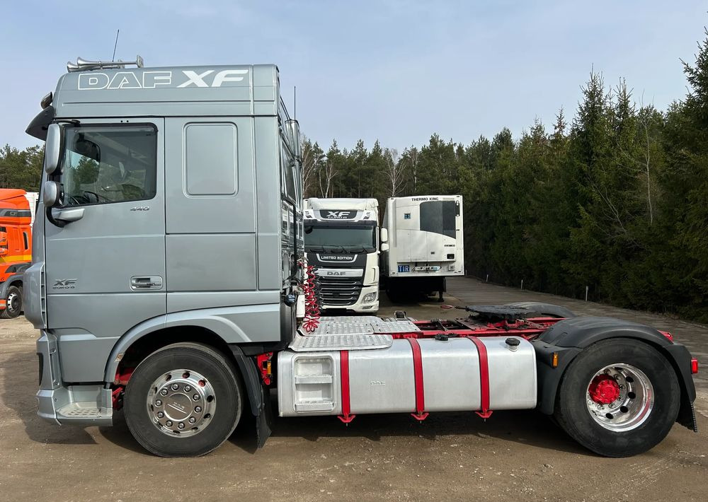 DAF XF 106 440 KM / AUTOMAT / RETARDER / HYDRAULIKA HYVA / ALUFELGI ALCOA / 2017 ROK !! - Tracteur routier: photos 4 DAF XF 106 440 KM / AUTOMAT / RETARDER / HYDRAULIKA HYVA / ALUFELGI ALCOA / 2017 ROK !! - Tracteur routier: photos 4