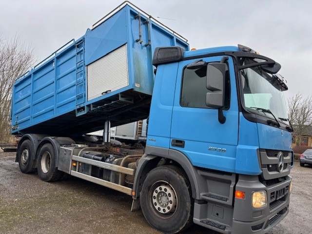 Mercedes VacuDrain 1372 - Camion hydrocureur: photos 5 Mercedes VacuDrain 1372 - Camion hydrocureur: photos 5