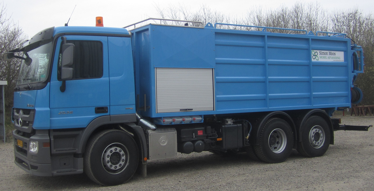 Mercedes VacuDrain 1372 - Camion hydrocureur: photos 4 Mercedes VacuDrain 1372 - Camion hydrocureur: photos 4