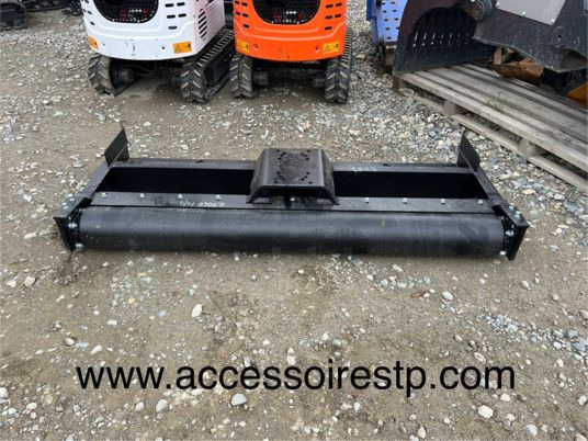 Lame de nivellement pour pelle de 1T5 à 6T - Accessoire pour Pelle: photos 1 Lame de nivellement pour pelle de 1T5 à 6T - Accessoire pour Pelle: photos 1