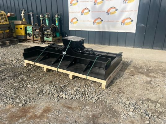 Lame de nivellement tilt pour pelle 6T à 14T - Accessoire pour Engins de chantier: photos 3 Lame de nivellement tilt pour pelle 6T à 14T - Accessoire pour Engins de chantier: photos 3