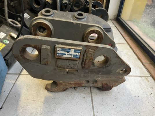 Attache rapide hydraulique Arden qa20 - qa21 - Attache rapide: photos 2 Attache rapide hydraulique Arden qa20 - qa21 - Attache rapide: photos 2