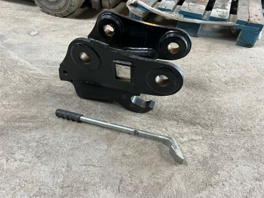 Attache rapide pour minipelle de 2T à 4T - Attache rapide: photos 3 Attache rapide pour minipelle de 2T à 4T - Attache rapide: photos 3