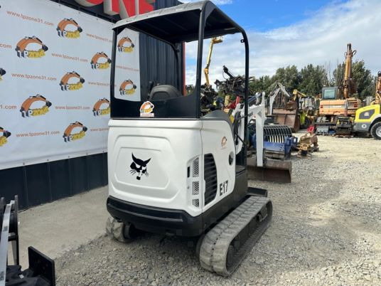 Bobcat E17 à 14500 € HT - Mini pelle: photos 3 Bobcat E17 à 14500 € HT - Mini pelle: photos 3