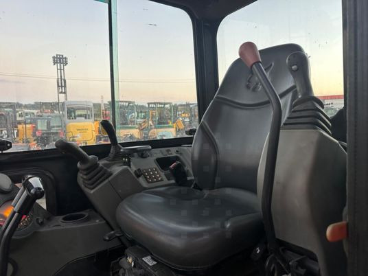 Mini pelle Bobcat E35 Cabine à 22500 € HT: photos 15 Mini pelle Bobcat E35 Cabine à 22500 € HT: photos 15