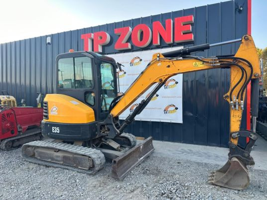 Bobcat E35 Cabine à 23500 € HT - Mini pelle: photos 1 Bobcat E35 Cabine à 23500 € HT - Mini pelle: photos 1
