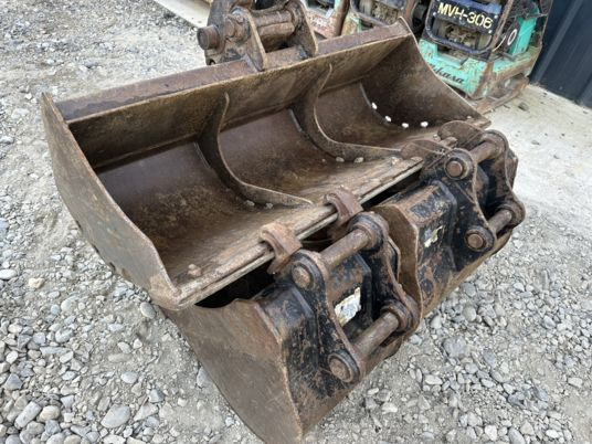 Mini pelle Caterpillar 303.5ECR à 28500 euros HT: photos 10