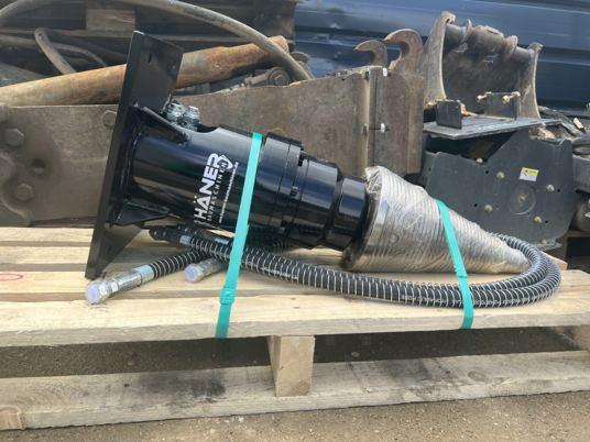 Fendeuse à bois pour minipelle - Fendeuse de bûches: photos 1 Fendeuse à bois pour minipelle - Fendeuse de bûches: photos 1