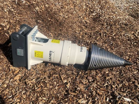 Fendeuse a bois pour minipelle de 3T à 6T - Fendeuse de bûches: photos 1 Fendeuse a bois pour minipelle de 3T à 6T - Fendeuse de bûches: photos 1