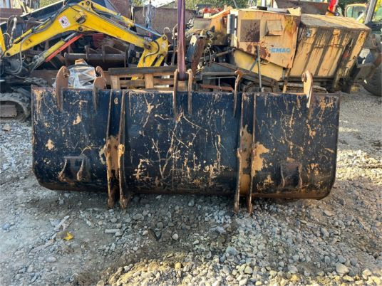 Godet chargeur pour Tracto - Godet: photos 4 Godet chargeur pour Tracto - Godet: photos 4