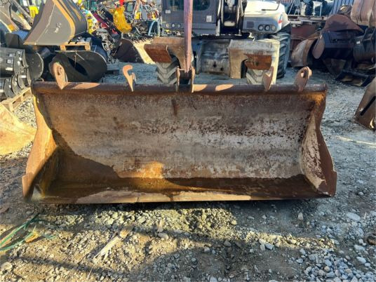 Godet chargeur pour Tracto - Godet: photos 1 Godet chargeur pour Tracto - Godet: photos 1