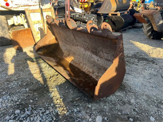 Godet chargeur pour Tracto - Godet: photos 2 Godet chargeur pour Tracto - Godet: photos 2