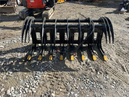 Godet crocodile pour mini chargeur - Godet: photos 2 Godet crocodile pour mini chargeur - Godet: photos 2