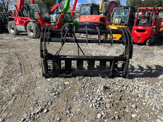 Godet crocodile pour mini chargeur - Godet: photos 4 Godet crocodile pour mini chargeur - Godet: photos 4