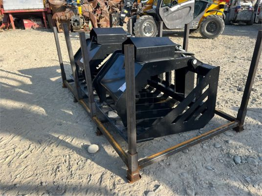 Godet grappin pour minichargeur - Godet: photos 5 Godet grappin pour minichargeur - Godet: photos 5