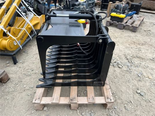 Godet grappin pour minichargeur - Godet: photos 4 Godet grappin pour minichargeur - Godet: photos 4