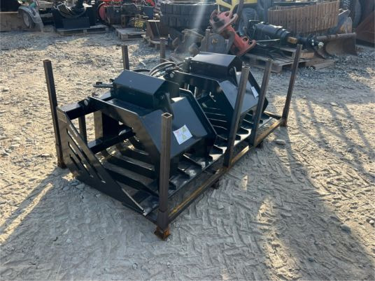 Godet grappin pour minichargeur - Godet: photos 1 Godet grappin pour minichargeur - Godet: photos 1