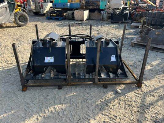 Godet grappin pour minichargeur - Godet: photos 2 Godet grappin pour minichargeur - Godet: photos 2