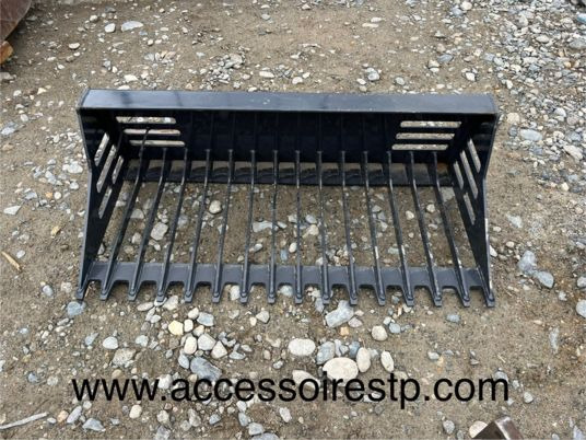 Godet râteau pour minichargeur - Godet: photos 1 Godet râteau pour minichargeur - Godet: photos 1