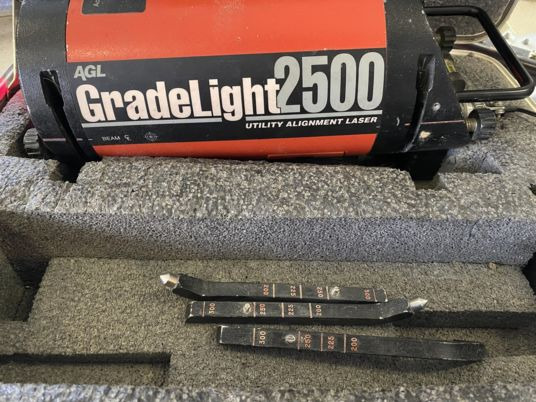 Laser AGL GRADELIGHT2500 - Matériel de chantier: photos 1 Laser AGL GRADELIGHT2500 - Matériel de chantier: photos 1