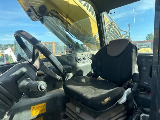 New Holland LM1745 - 17M - 4T5 à 29900 € HT - Chariot télescopique: photos 5 New Holland LM1745 - 17M - 4T5 à 29900 € HT - Chariot télescopique: photos 5